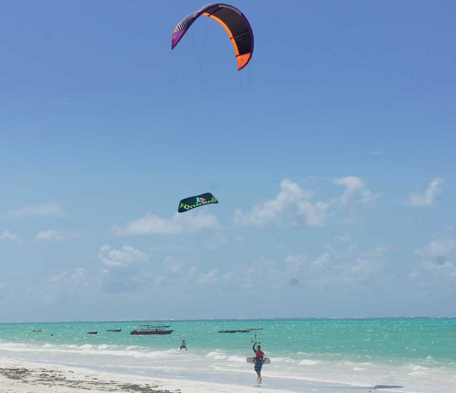 cropped-paje-kite-surfer-close.jpg